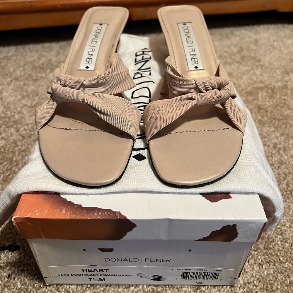 Donald Pliner slide heels